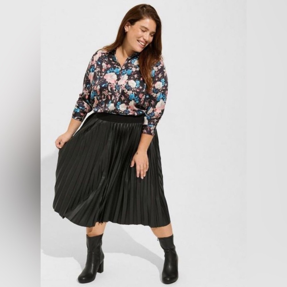 Torrid 2 Light Box Floral Madison Satin Button-Up Long Sleeve Shirt 2X Plus